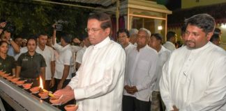 President joins the “Aaloka Poojawa” at Kelaniya Rajamahaviharaya temple