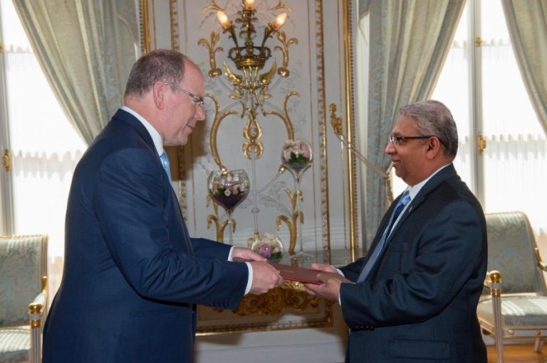 Ambassador Athauda presents credentials to Monaco