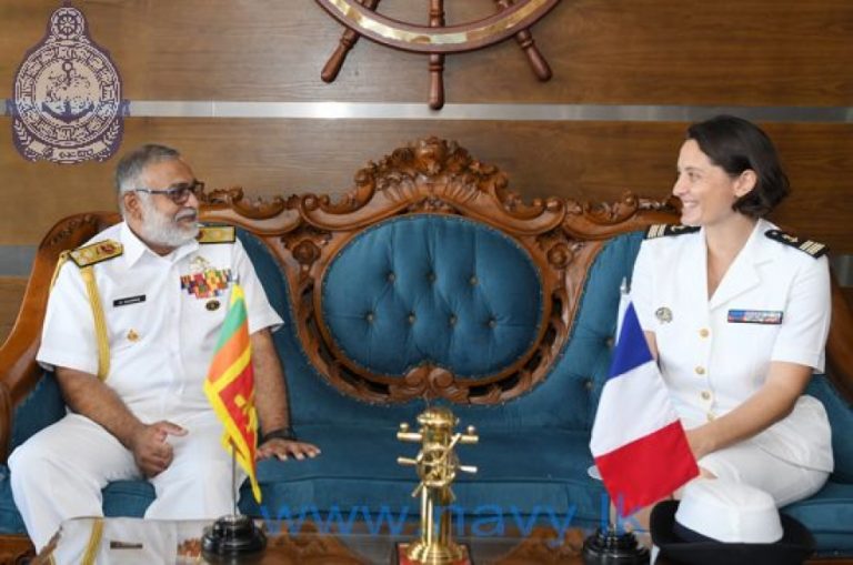 Commanding Officer of French naval ship ‘Surcouf’ meets on Commander of the Sri Lanka Navy