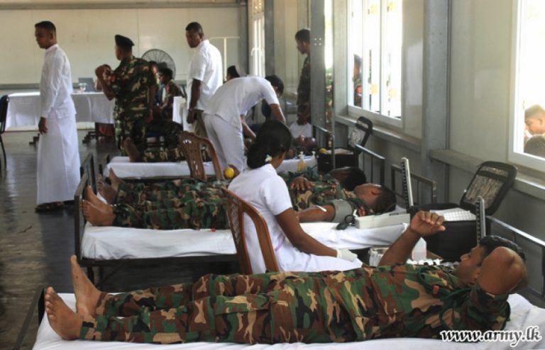 Army troops donate blood to Northern patients in Jafna