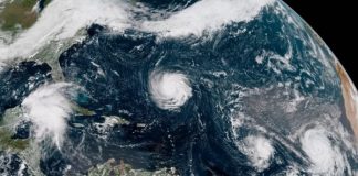 Hurricane Florence closes in on US east coast