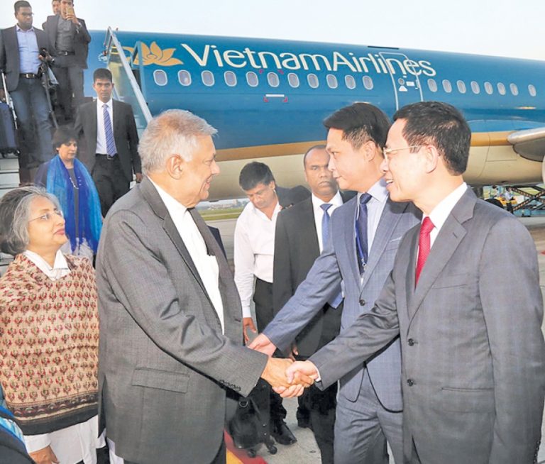 SRI LANKAN  PRIME MINISTER IN VIETNAM