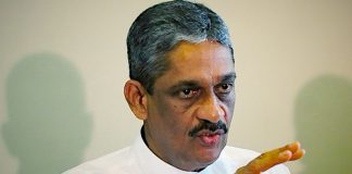 Sarath Fonseka arrives at CID