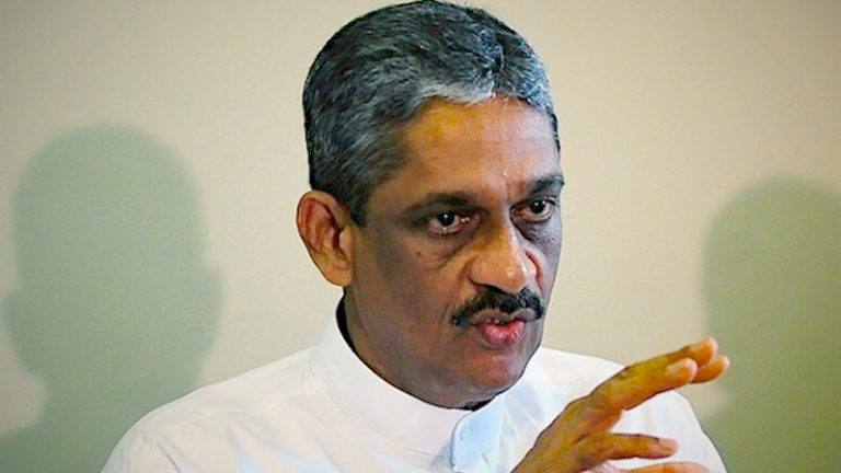 Sarath Fonseka  arrives at CID