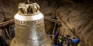 One of world’s largest bells unveiled in Poland