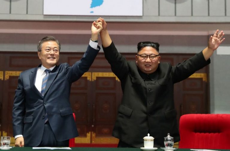 Two Koreas’ leaders in mountain show of unity