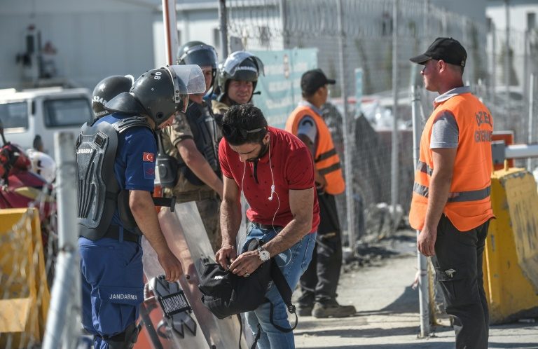 Turkish Police arrest protesters at new Istanbul airport site