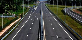 Police says that a section of the Colombo-Katunayake Expressway will be temporarily closed