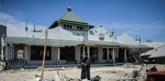 More than 1,000 may still be missing in Indonesia disaster: official