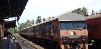 Train delay on Kelani Valley railway line