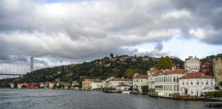 Foreigners snap up Istanbul’s iconic waterfront mansions