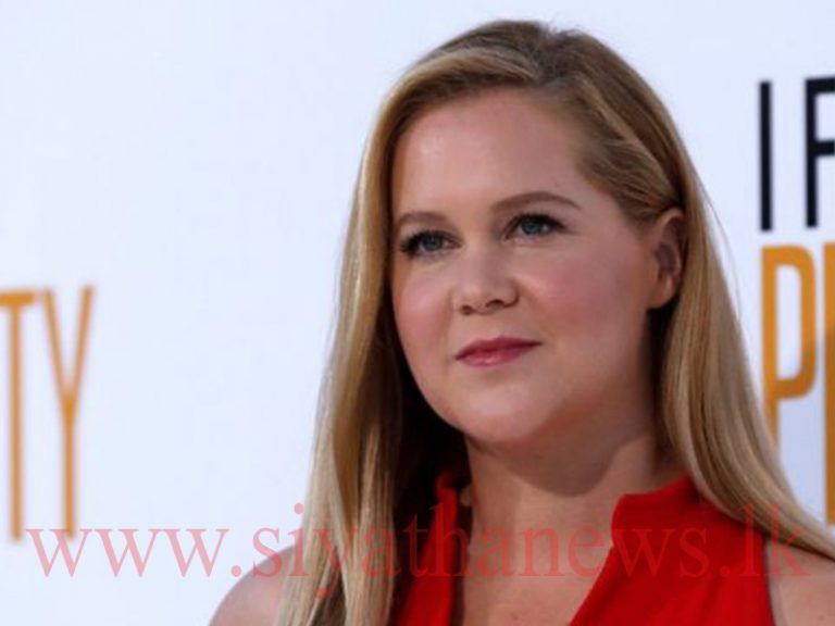 Amy Schumer announces pregnancy on Instagram