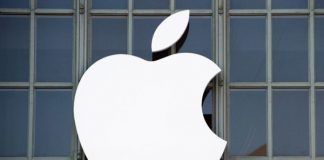 Global stock markets plunge as tech fears mount