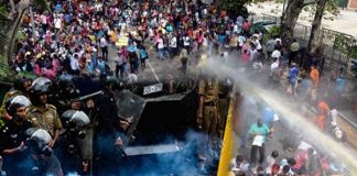 Police fire tear gas at protesting unemployed graduates