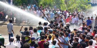 Tear gas and water fired in university students’ protest