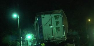 Car collides with fish lorry at Wennappuwa, kills six (photos)