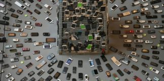 Cell phone ‘Tower of Babel’ highlights China e-waste problem