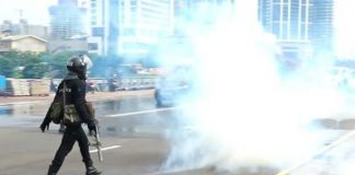 Police fires tear gas and water cannons at uni. students