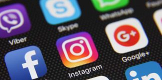 Facebook blames server problem for massive outage