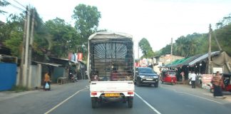 Traffic restricted to one lane on Negombo-Colombo road