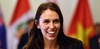 New Zealand PM helps out a fellow mum