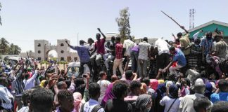 Sudan protesters defiant after aborted bid to clear army HQ sit-in