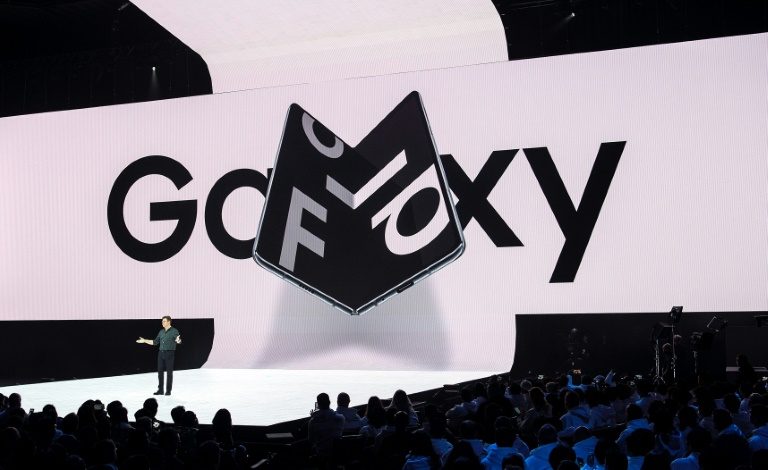 Samsung to inspect Galaxy Fold phones after reviewer complaints
