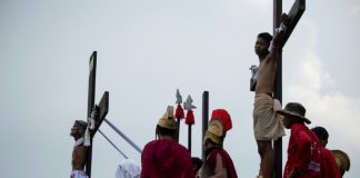 Extreme Easter: Flogging, crucifixions in Philippines