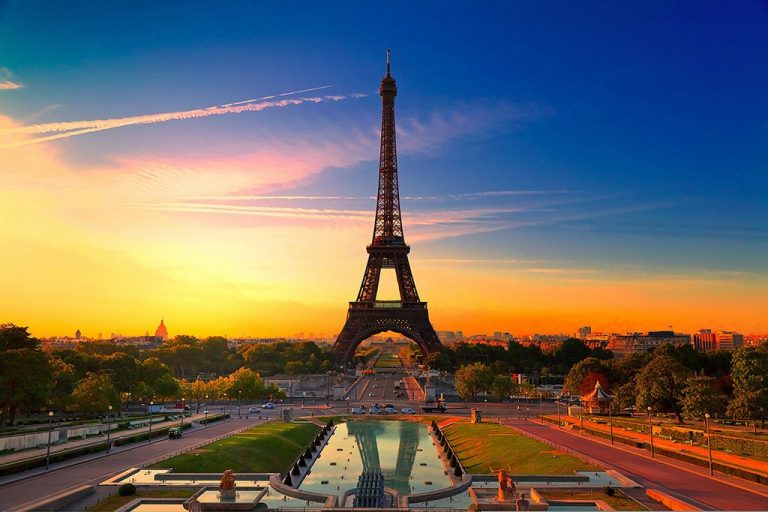 Eiffel Tower turns off lights in honour of the victims in SL