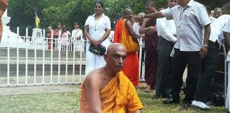 Athuraliye Rathana Thero goes on hunger strike (photos)