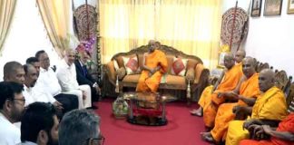 Resigned Muslim Ministers call on Asgiri-Malwathu Chief Prelates