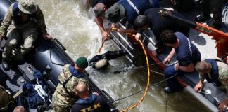 Rescue workers battle with strong river currents in Danube accident search