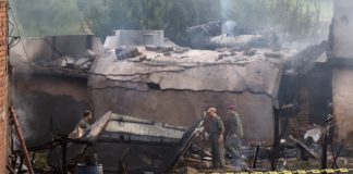 18 killed as Pakistan army plane crashes into residential area