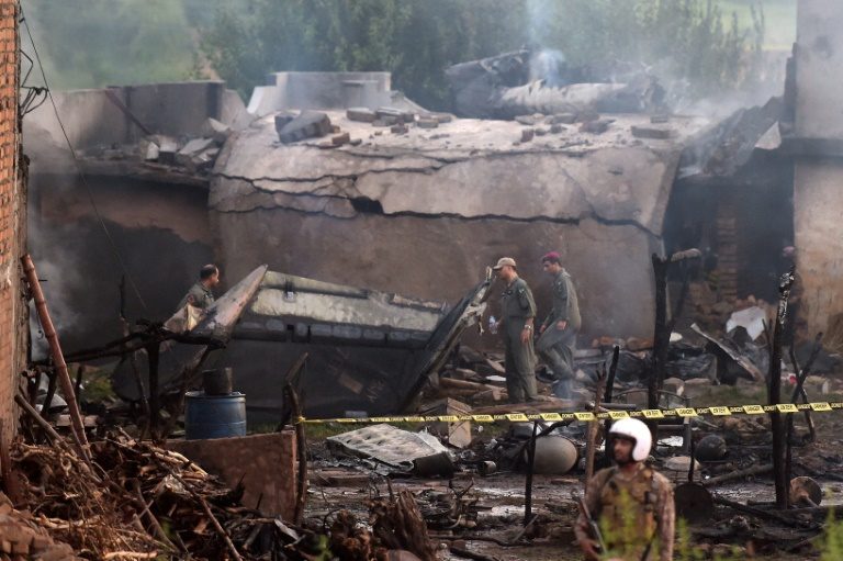 18 killed as Pakistan army plane crashes into residential area
