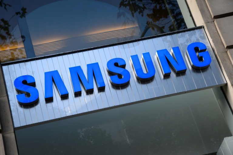 Samsung profit slumps more than half as chip market weakens