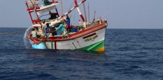 Stranded trawlers begin journey from Maldives
