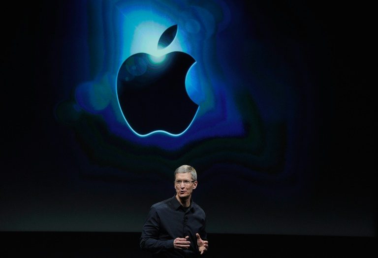 Apple gets lift from services, offsetting iPhone weakness