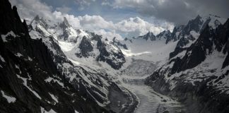 Shrinking glaciers and rockfalls point to climate change in Alps