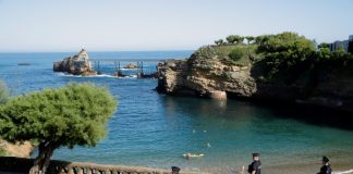 Yellow vests, anarchists put French police on G7 alert