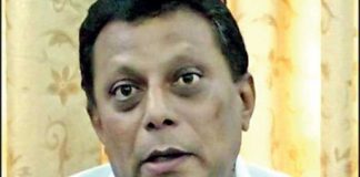 University lecturers warn of strike action