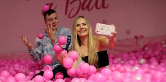 London selfie shop lets Instagram generation strike a pose