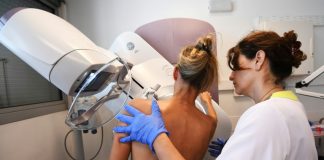 Heat-cam exhibit alerts tourist to breast cancer