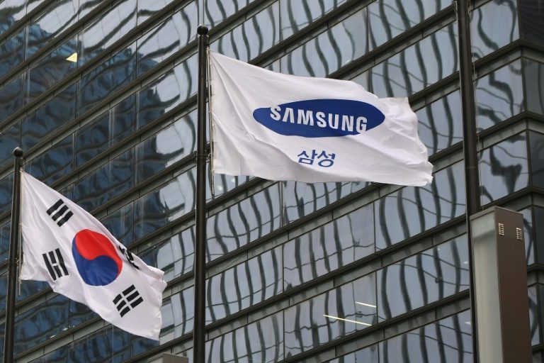 Samsung Electronics third-quarter net profit slumps 52%
