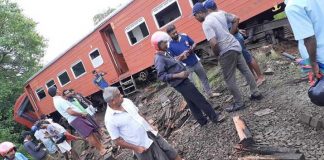 Batticaloa-bound train derails at Avukana (Photos)