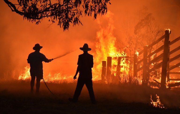 Bushfire threat still high as Australia clean up begins