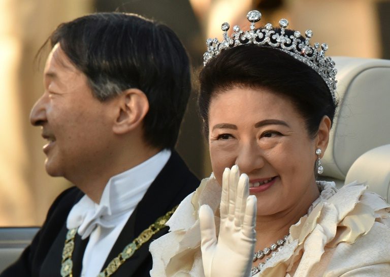 Cheering crowds greet Japan’s new emperor in rare parade