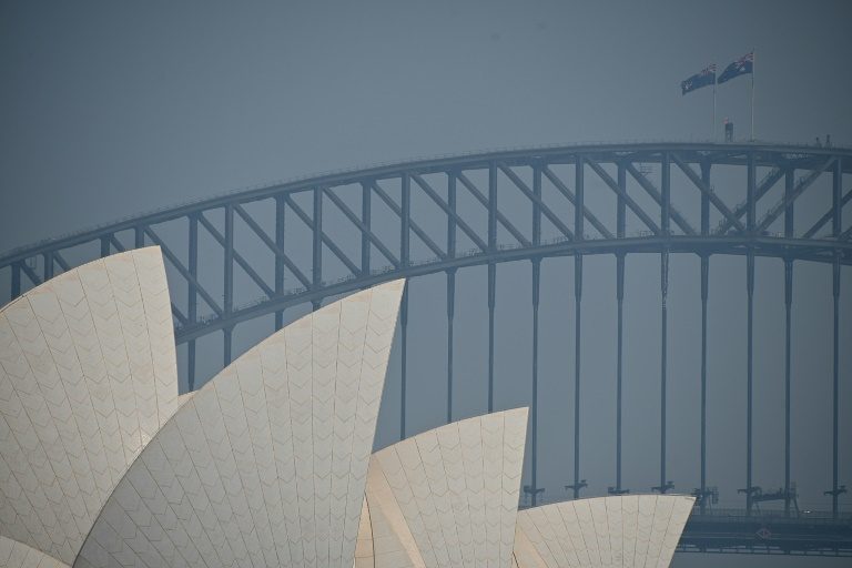 Australian PM denies climate link as smoke chokes Sydney