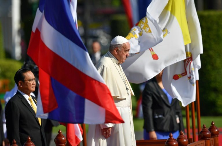 Pope Francis kicks off Asia tour with Buddhist temple visit