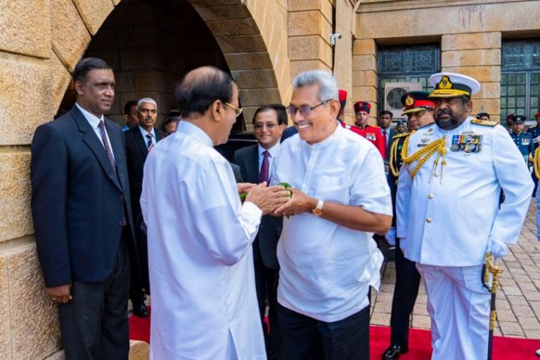 Maithri welcomes Gota (Photos)