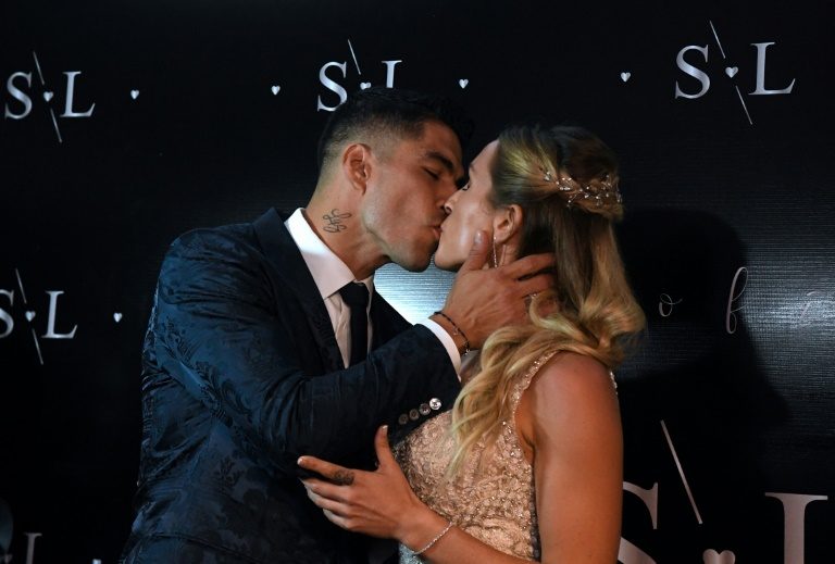 Barcelona’s Suarez renews wedding vows, with Messi on guest list